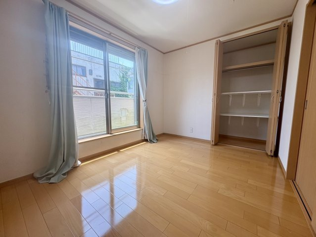 南向き陽当たり良好。
