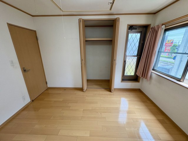 南向き陽当たり良好。