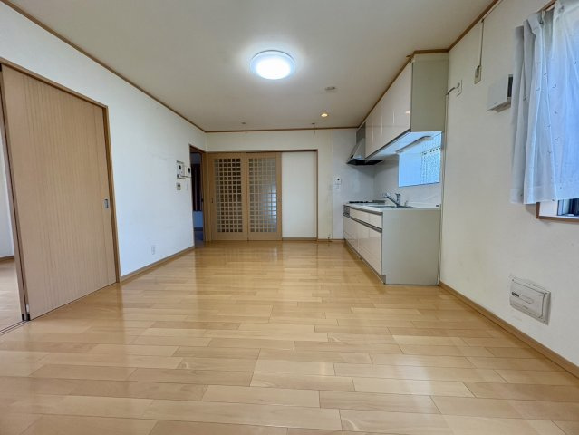 2階のリビング。リビングから全居室へ行き来可能。床暖房完備