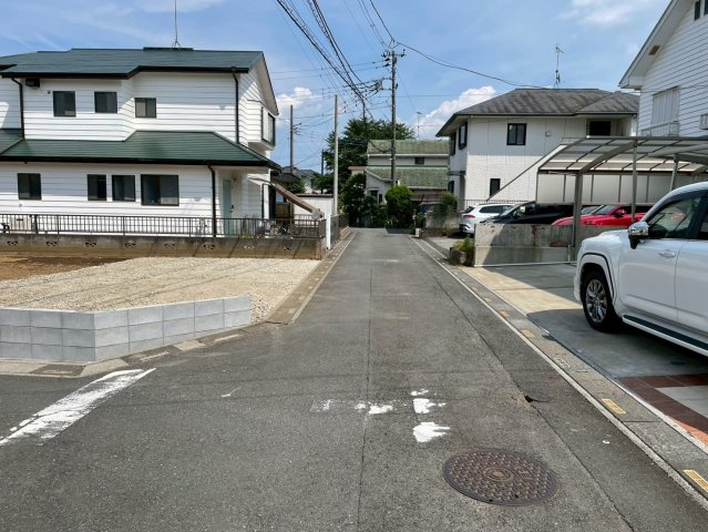 北本市中丸5丁目　1区画　物件前道路写真（南西）