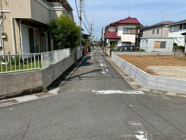 北本市中丸5丁目　1区画　物件前道路写真（北西）