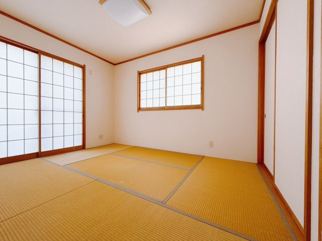 ■1階和室｜和室でしか味わえない畳ならではの香りや素材で和のやすらぎを感じてください♪休日はお子様とお昼寝するのにも最適です！