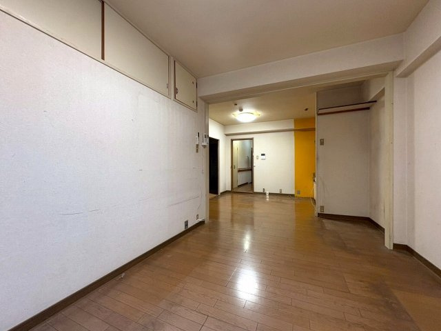 広々とした洋室。リビングと一体利用も可能です。