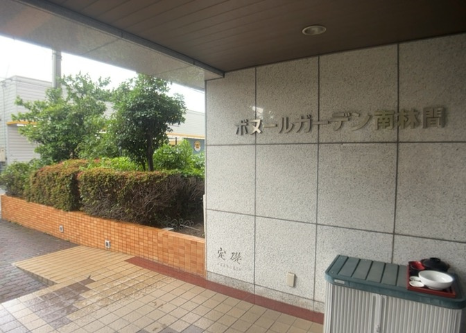 物件によっては、入居者が個人的に使用できる専用庭がついているものもあります。また、住宅の中にある土間の部分を庭と呼ぶこともあります。庭の用途は住む人によって変わり、それによってデザインもさまざまです。