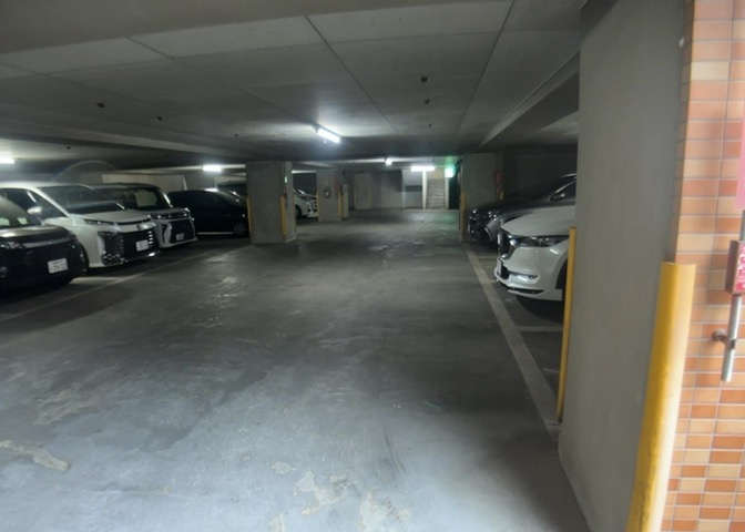 マンションの駐輪場は、事前に空きがあるか確認を取ると安心です。せっかく入居したのに駐輪スペースがない！なんてことになったら大変ですよね。そこで、内見時や購入前にはまず事前に確認しておくと良いでしょう。