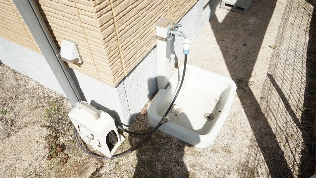 お庭に立水栓つき