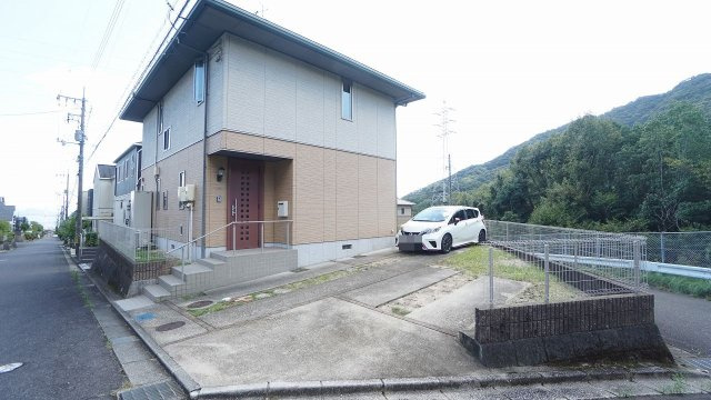 ひろびろ車3台以上～駐車できます