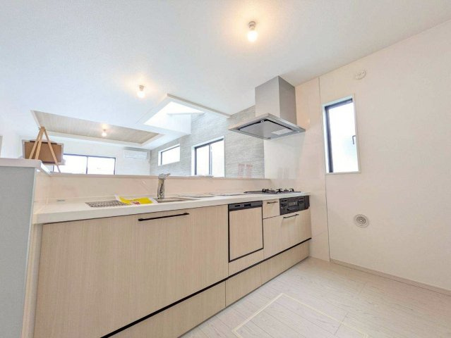 食洗機を装備した使いやすいシステムキッチンです。（施工例）