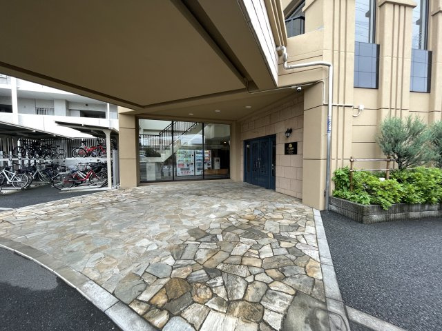 マンションの顔でもある、高級感漂うエントランス。　