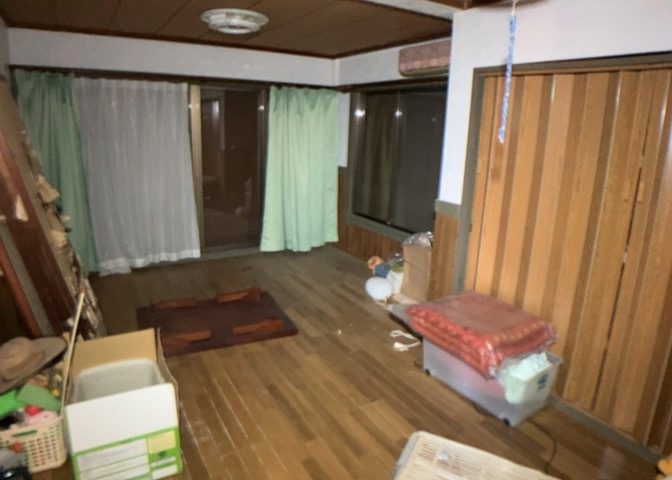 寝室でゆっくりと過ごすためにはベッド周りの適度な空間を担保することや窓の位置、照明の明るさ、寝室の広さなどを考える必要があります。自身や家族の構成とライフスタイルに併せて寝室にする部屋を選びましょう！