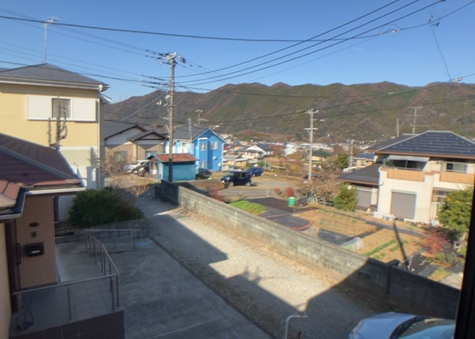 眺望を気にして物件を探す場合、前面に建物が建っていないか現地で確認しましょう！前面に建物があると景色はもちろん、日当たりや風通しにも影響が出てきます。住んだ時のことを想像しながら現地見学をしましょう。