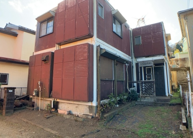 庭があることでガーデニングや家庭菜園はもちろん、こどもの遊び場やペットを放して遊ぶことができます。また、家の周囲に余裕があるということです。隣地との間があれば、十分な日当たりと、風通しが確保できます。