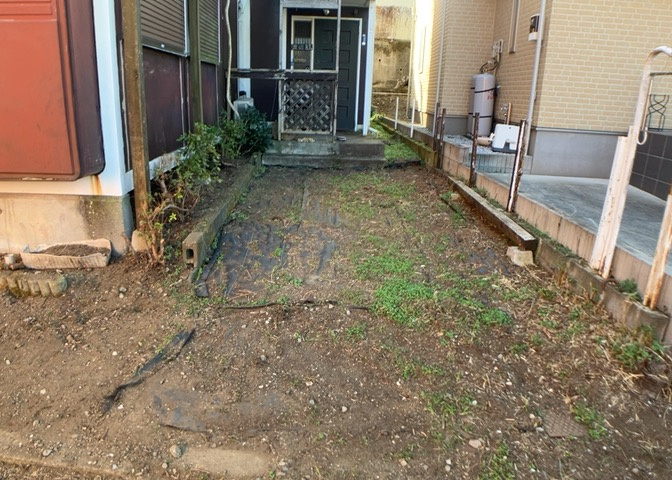 敷地内に散水栓や立水栓があると便利です。水道水を直接利用できるため、水を運ぶ手間を省くことが出来ます。大量の水を必要とする洗車作業や清掃などに役立ちます。その他設備とあわせて、現地でご確認ください。