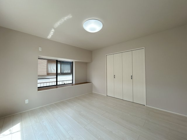■1階洋室｜お子様の一人部屋にピッタリな洋室。木のぬくもりを感じるフローリングは、天然木の味わいが時とともに深みを増していきます。また、傷にも強く、フリーワックスでお手入れもラクラクです♪