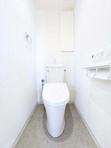 トイレです。あると嬉しいウォシュレット機能付きです◎