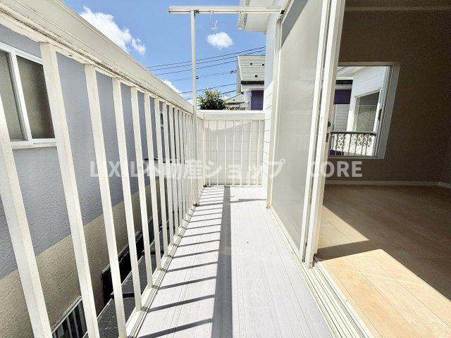 南に大きく面したバルコニーは太陽の温かな温もりをめいいっぱい受け止めてくれます。