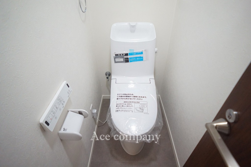 トイレは1階と2階の2ヶ所に完備♪ともに同仕様のシャワートイレ新調です☆