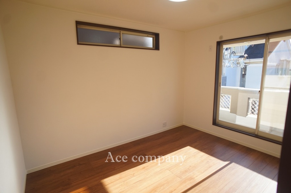 【3階：西側洋室6帖】西側のバルコニーに面したお部屋です☆