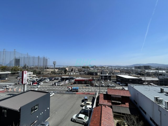 お部屋にも爽やかな風と暖かく柔らかな日差しが差し込み、毎日の暮らしを豊かに彩ります。