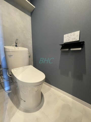 プライベート空間として機能や内装にこだわった、優しい雰囲気のトイレはリラックス空間へ。