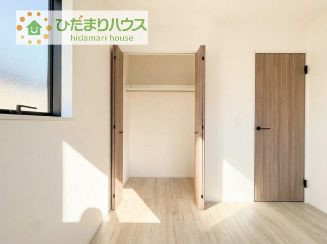 ハンガーパイプ付でお洋服の出し入れもラクラクです！