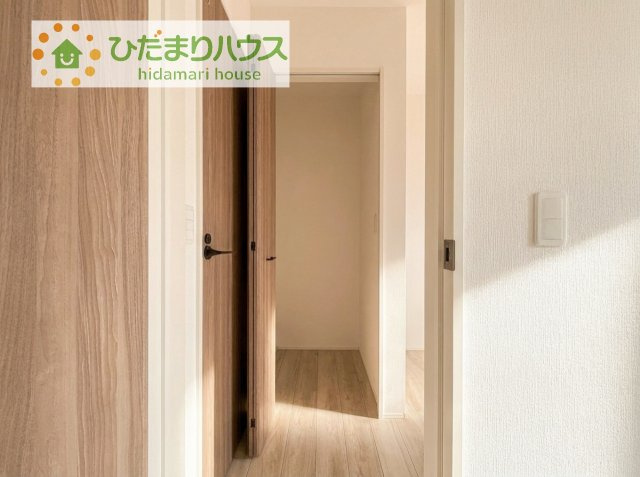家族みんなで共同で使える便利な廊下収納！