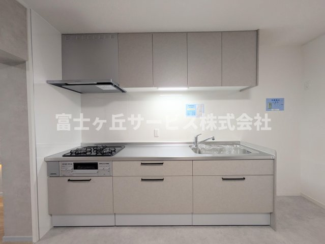 前から見たキッチンです