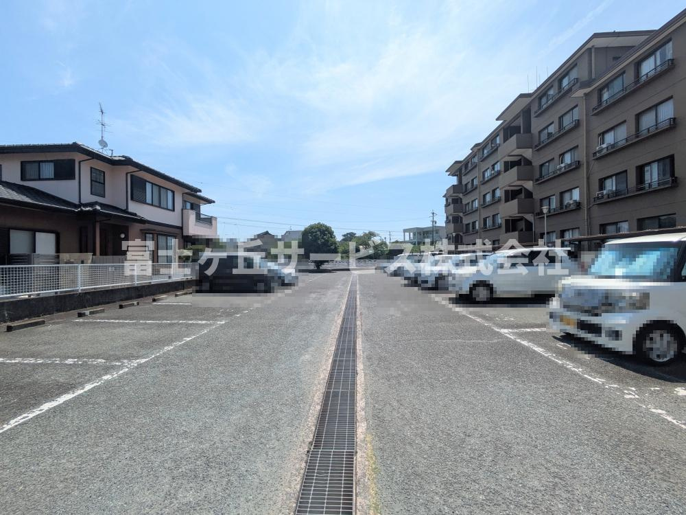敷地内に駐車場があります