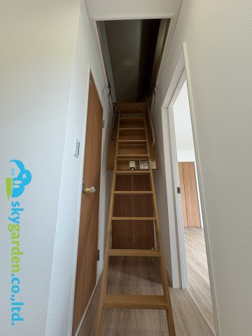 可動梯子付の小屋裏収納