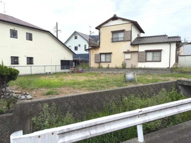 穏やかな街並みに囲まれた約33坪の土地。家族の理想をカタチにする、住まいづくりを始めませんか。