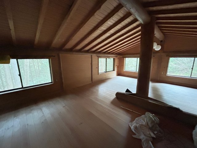木に囲まれて癒されるお部屋です。