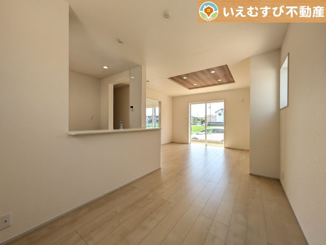 ご家族みんながゆったりくつろげるリビング　ゆとりの空間でくつろいだり遊んだり、家族の時間が楽しみですね♪