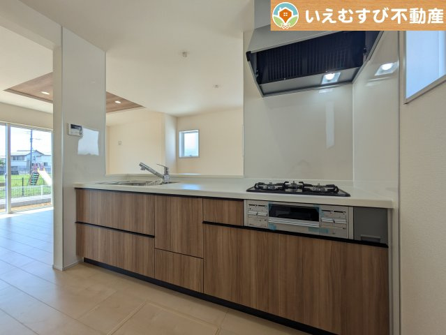機能性収納性に溢れるキッチン　収納もたっぷり付いていてすっきり片付く！毎日楽しくお料理が出来そうです！