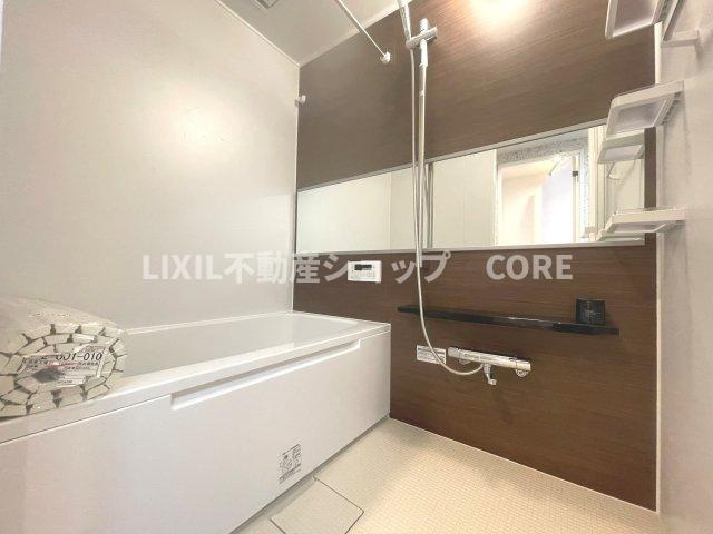 ご家族との憩いの場として、一日の疲れを癒す場として、ゆったりと足を伸ばしてくつろげる浴室。