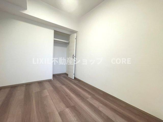 普段着やスーツはもちろんのこと、コート類などもしっかり掛けられます。