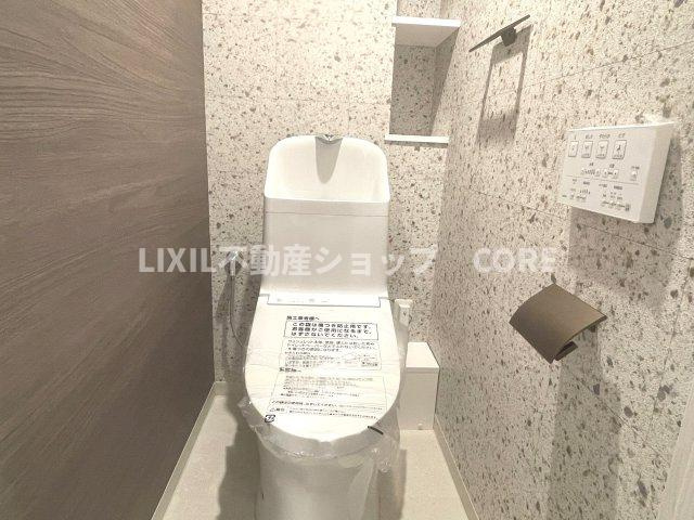 トイレはウォシュレット標準の節水トイレで、デザイン性・清掃性に優れたトイレを採用