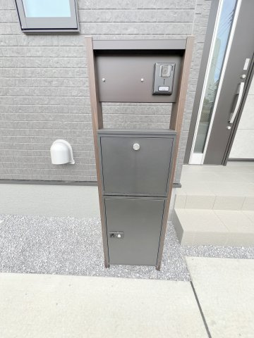 お子さんのお留守番中なども宅配ボックスが荷物を代わりに受け取ってくれる宅配ボックス。ドアを開けて対応する必要がないので、防犯面でも安心です。