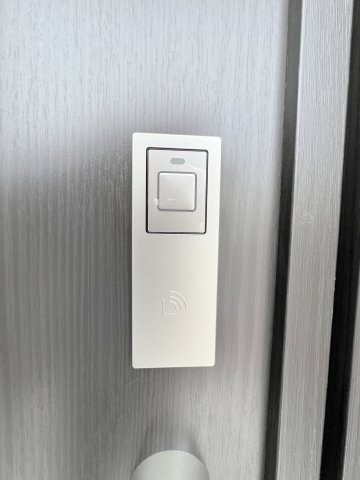 スマートキーはドアに触れるだけで解錠可能なので、かいもの重い荷物を持っているときでも、簡単に玄関ドアを開けられるので便利です☆