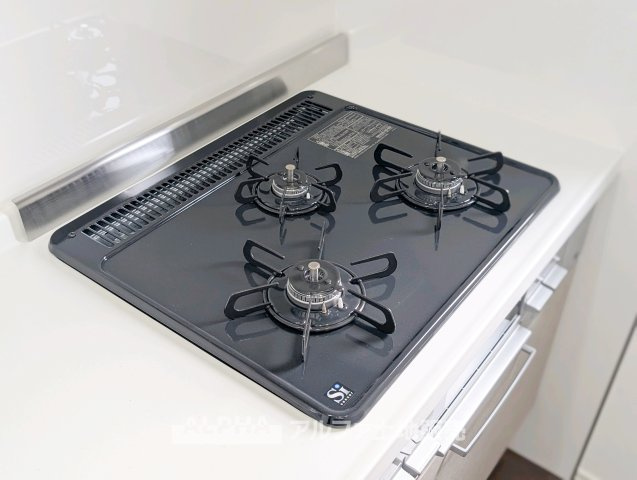 【gas　stove】◆ガスコンロ◆使い勝手に配慮されたガスコンロを備えたキッチン。火力調整がしやすく、毎日の調理がスムーズに進み、家事の時間を心地よく支えてくれます