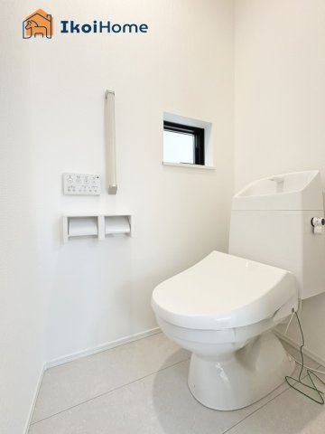 ◆同社施工例◆1階・2階にウォシュレット、暖房便座、脱臭機能を標準装備のトイレを完備！