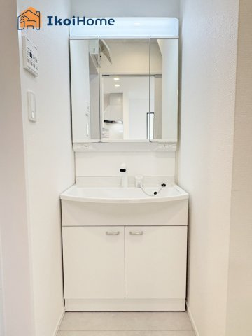 ◆同社施工例◆畳2枚分の一般的な洗面室です。追加で収納棚等を付けると大変便利です。