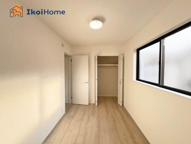 ◆同社施工例◆バルコニーに面した明るいお部屋です♪クローゼットも完備しております！