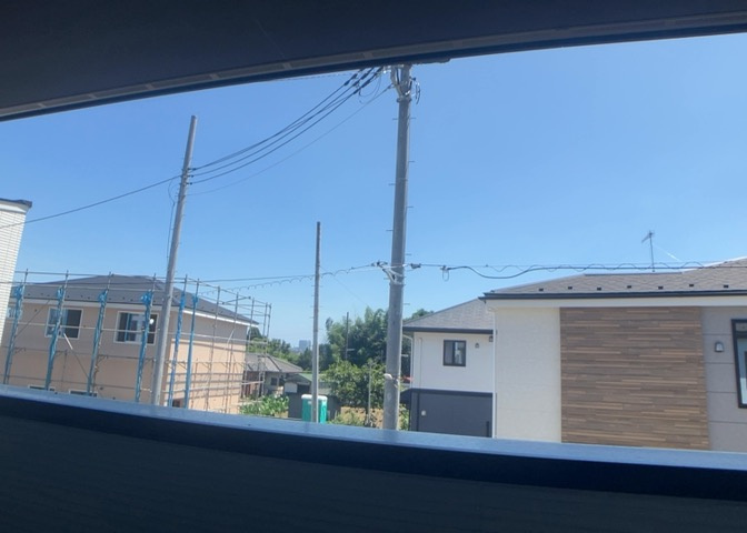 眺望を気にして物件を探す場合、前面に建物が建っていないか現地で確認しましょう！前面に建物があると景色はもちろん、日当たりや風通しにも影響が出てきます。住んだ時のことを想像しながら現地見学をしましょう。