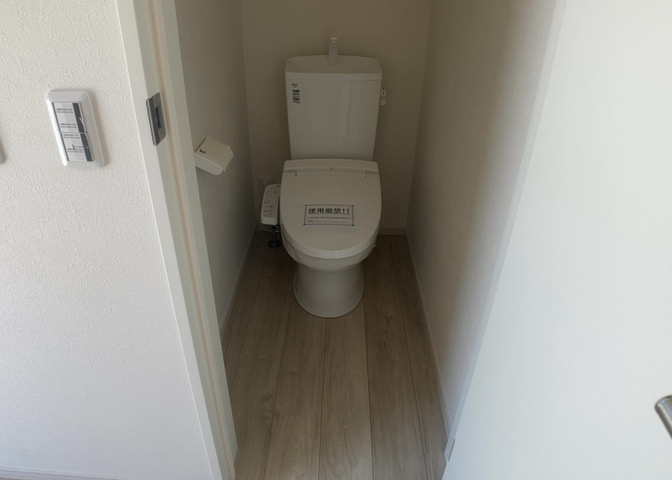 トイレは大きさや形、機能、抗菌性などが異なる多種多彩なタイプが各メーカーから出ています。それぞれに良さがあるため、事前にどういったタイプのトイレがいいのかをご家庭内で決めて、内見に行くといいでしょう。
