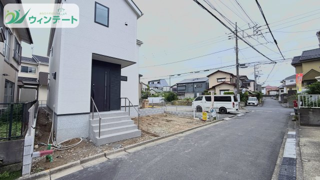 前面道路は交通量が少なく子供の通学にも安心の道路です♪ぜひ現地でご体感ください！