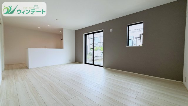 生活動線に優れたLDK。キッチン・ダイニング・リビングが一体となり、家事のしやすい空間設計です。