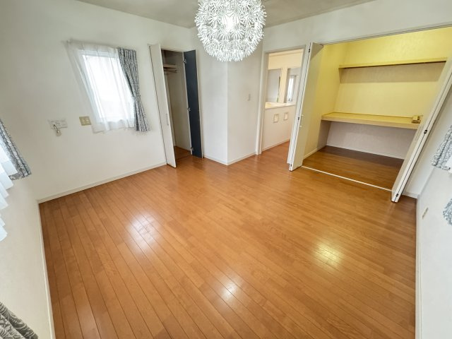 8.5帖の洋室は主寝室としてもご使用いただけます♪