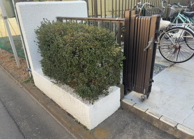 物件によっては、入居者が個人的に使用できる専用庭がついているものもあります。また、住宅の中にある土間の部分を庭と呼ぶこともあります。庭の用途は住む人によって変わり、それによってデザインもさまざまです。