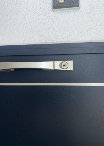 室内の防犯設備もチェックしましょう！モニター付きインターホンが設置されているか、防犯シャッターが設備されているか、ベランダに人が上がってきにくい高さかなどチェックしておくと入居後も安心できるでしょう。