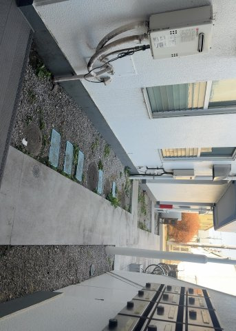 共用部分は、一棟の建物に住む区分所有者全員が共同で所有するとし、共用部分の管理、補修などは、区分所有者で形成される管理組合が行います。個人の判断で勝手に変更することはできませんので覚えておきましょう。